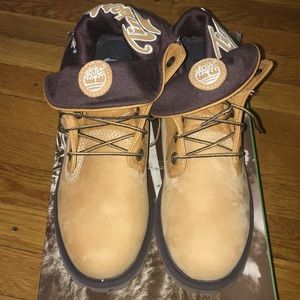 Never worn Timberland Boots in Size 5.5 (Juniors)